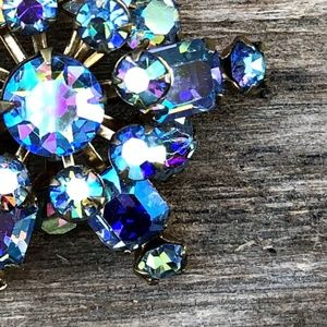 VINTAGE Aurora Borealis {Crystal BROOCH} Blue